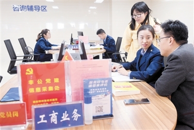 郑州市政务服务办公室挂牌快一年 “最多跑一次”改革进展如何?